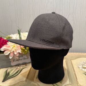Volcom Euro Xfit Gray Fitted Cap Hat Sz L/XL